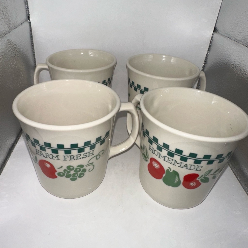 Pristine Vintage Corning USA Farm Fresh Homemade Coffee Cup Mug Set Of 4
